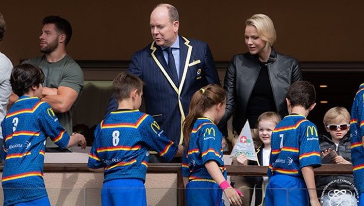 La Familia Real de Mónaco saluda a los jugadores de rugby | Foto: Eric Mathon, Palais Princier