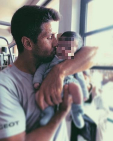 Verdasco con su hijo Miguel en brazos / Instagram