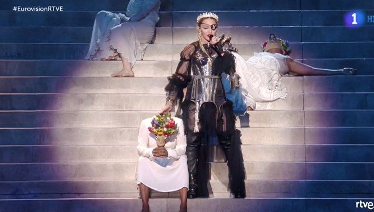 Madonna cantando 'Like a prayer'/ Foto: La 1