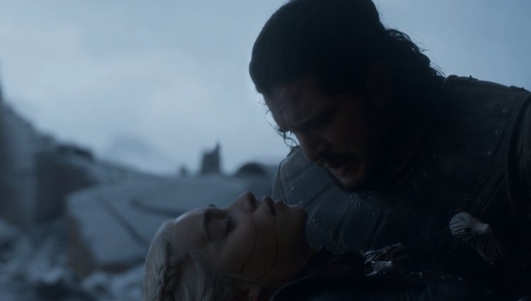 Jon acaba con la vida de Daenerys