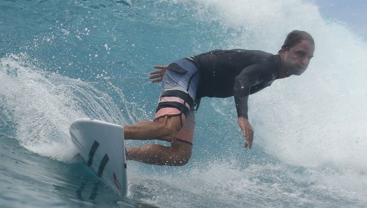 Carlos Cabrera practicando surf / Foto: Instagram
