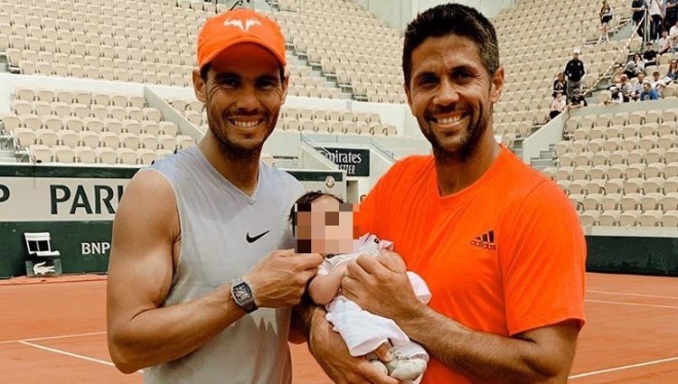 Fernando Verdasco presentado a su hijo a Rafa Nadal/ Foto: Instagram