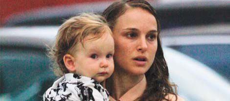 Natalie Portman con su hijo Aleph.