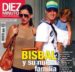 David Bisbal recupera la sonrisa de vacaciones con Ella y su nueva novia Raquel Jiménez