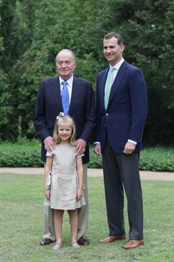 Foto oficial del Rey Don Juan Carlos, el Príncipe Felipe y la Infanta Leonor