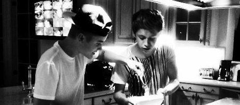 Justin Bieber cocinando con Niall Horan
