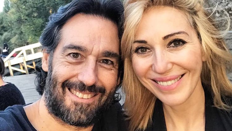 Ania junto a su prometido Javier | Instagram @aniaiglesias
