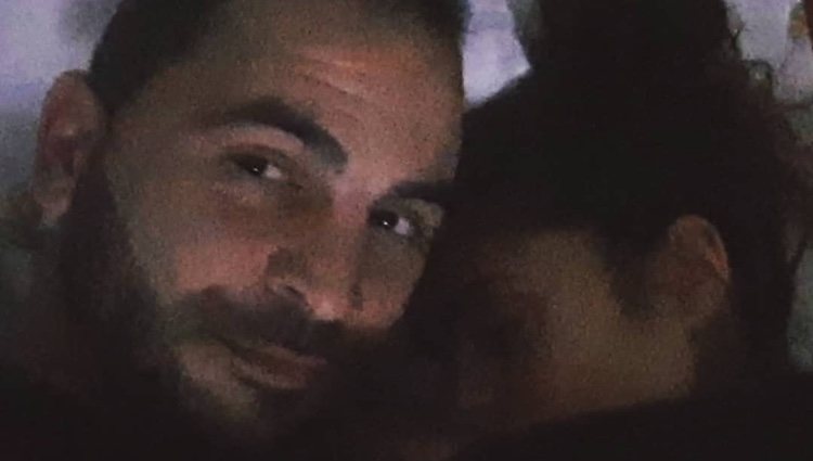 Antonio Tejado en la cama con Marina Rodríguez / Foto: Instagram