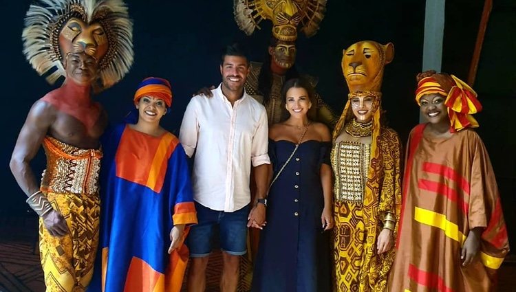 Paula Echevarría y Miguel Torres tras ver el musical 'El Rey León' | Foto: Instagram