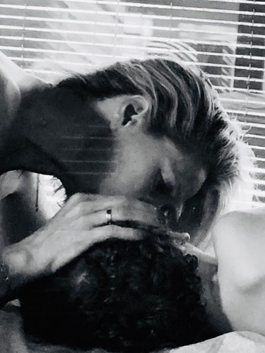 Igartiburu besa la cabeza de su hijo Nicolás |Instagram