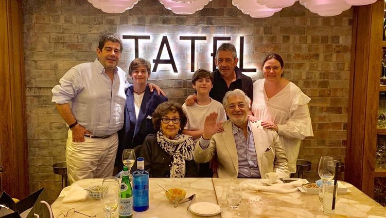 Plácido Domingo junto a su familia | Instagram