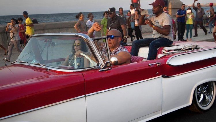 Vin Diesel y Michelle Rodriguez en el rodaje de 'Fast & Furious 8' en Cuba