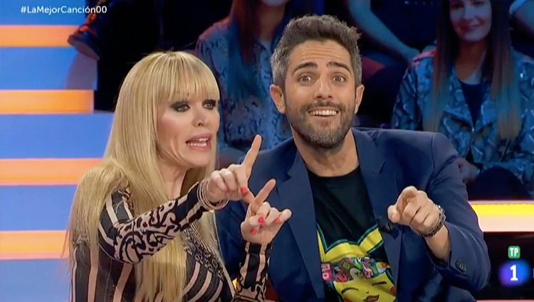 Sonia Madoc con Roberto Leal en 'La mejor canción jamás cantada' | Foto: RTVE.es