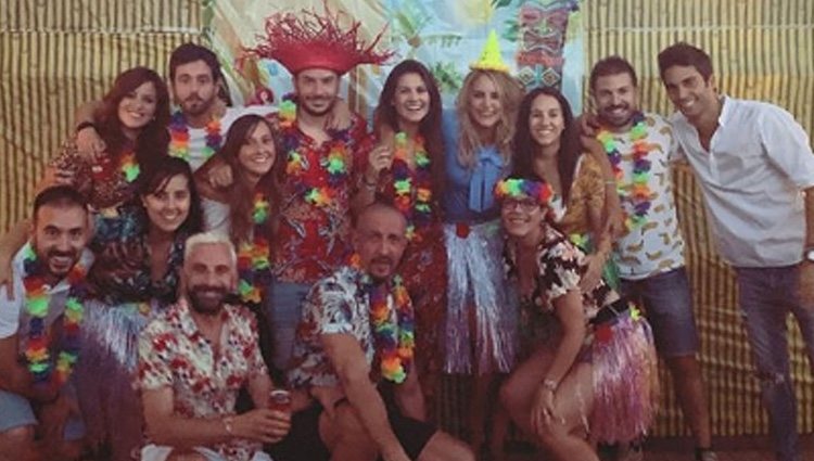 Alba Carrillo celebrando su cumpleaños con su grupo de amigos/ Foto: Instagram