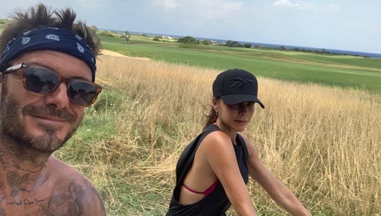 David y Victoria Beckham en un romántico paseo en bici/ Foto: Instagram