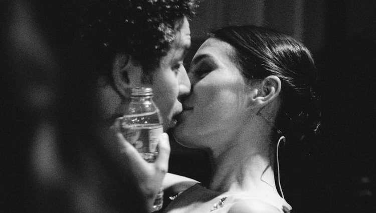 María Valverde y Gustavo Dudamel besándose/ Foto: Instagram