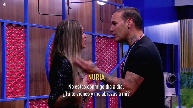 Nuria Martínez preocupada hablando con Dinio | Telecinco.es