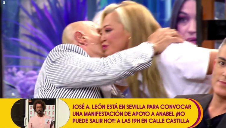 Belén Esteban y Kiko Matamoros sellaron la paz con un beso | Foto: Telecinco.es