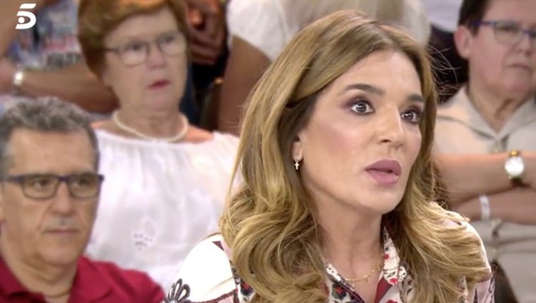 Raquel Bollo en 'Sálvame' hablando de la relación entre Rocío Carrasco y su hijos / Foto: Telecinco