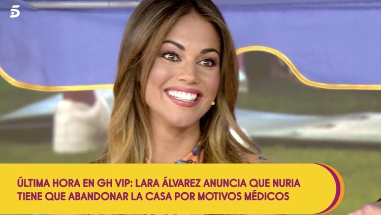 Lara Álvarez sonriente en 'Sálvame' / Foto: Telecinco