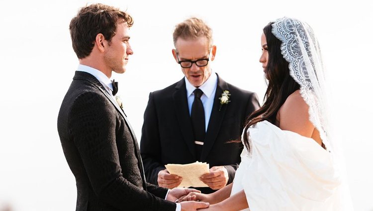 Peter Berg oficiando la boda de Cassie Ventura y Alex Fine | Instagram 