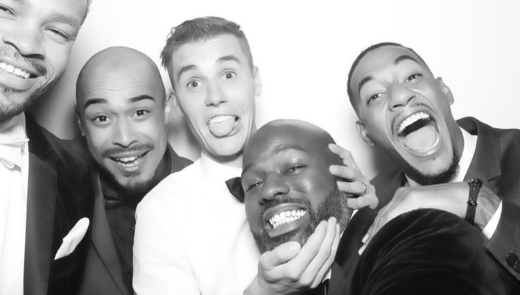 Justin Bieber rodeado de amigos en su boda | Twitter