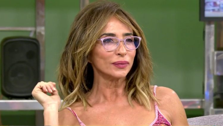 María Patiño luce muy sexy con sus nuevas gafas | Foto: Telecinco.es