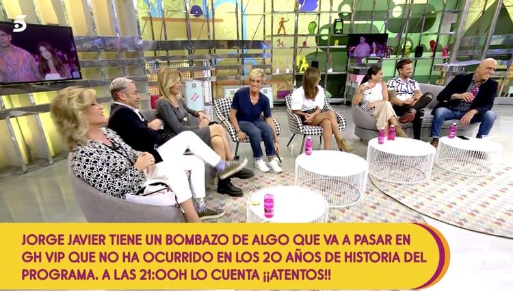 Los colaboradores de 'Sálvame' riendo ante la confesión de Jorge Javier Vázquez / Foto: Telecinco.es