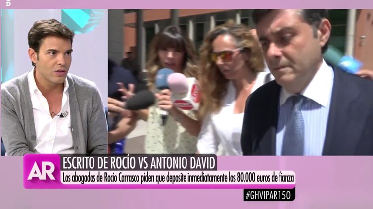 Antonio Rossi informando sobre Rocío Carrasco y Antonio David Flores/ Foto: telecinco.es