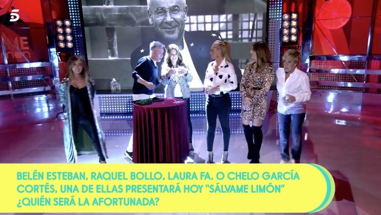 Laura Fa revelando junto a Kiko Hernández que ella sería la presentadora de 'Sálvame Limón' / Foto: Telecinco.es