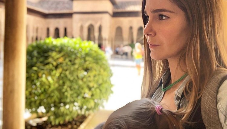 Natalia Sánchez con su hija Lía en la Alhambra/ Foto: Instagram