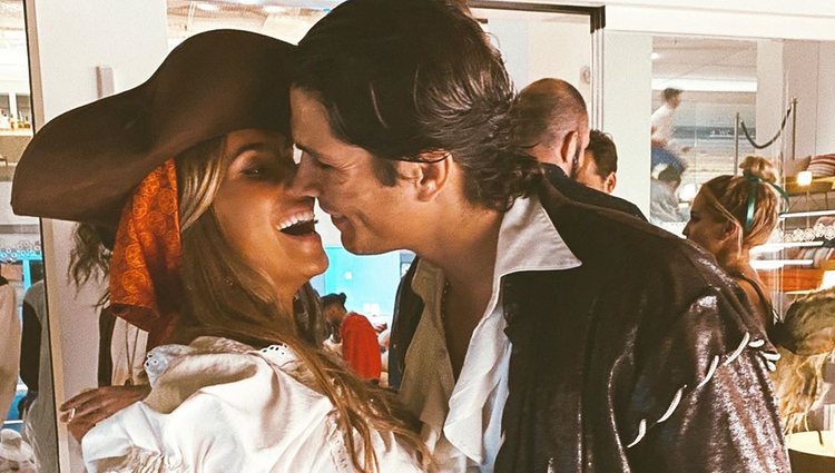 María Pombo y Pablo Castellano se disfrazaron de 'Piratas del Caribe' | Foto: Instagram