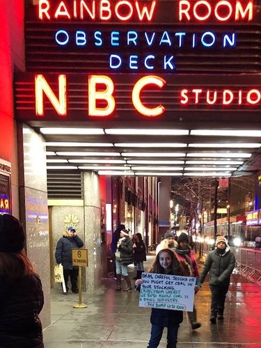 Laurel Griggs en la puerta de los estudios NBC/fuente: Instagram