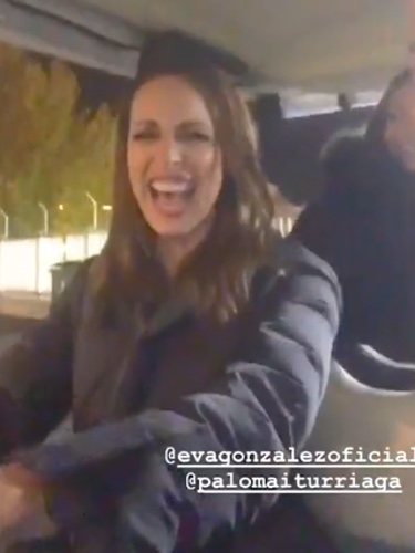Eva González divirtiéndose con sus compañeros / Instagram