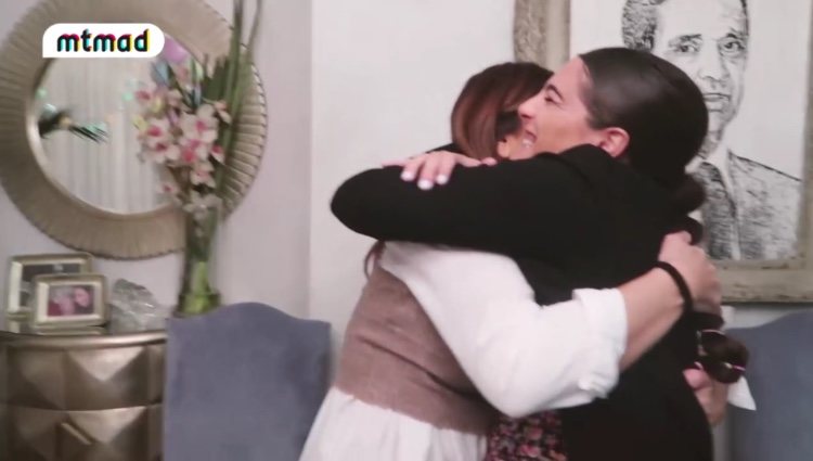 Alma Cortés se funde en un abrazo con su madre/ Foto: mtmad.es