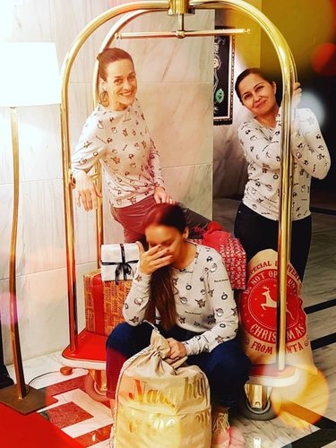 Chenoa con sus amigas en su despedida de soltera navideña / Instagram