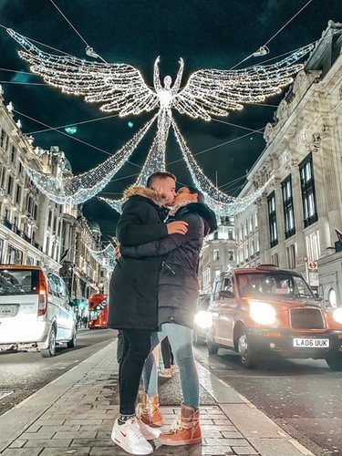 Cristina Pedroche y David Muñoz besándose en Londres/Instagram