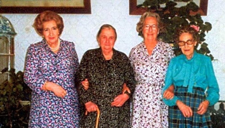 La Condesa de Barcelona y sus hermanas (de izquierda a derecha): Isabel Alfonsa, Esperanza y María Dolores | Instagram