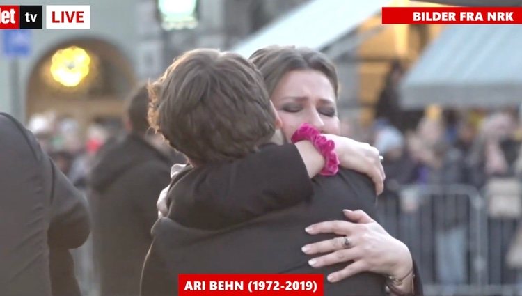 Marta Luisa de Noruega recibe el pésame en el funeral de Ari Behn