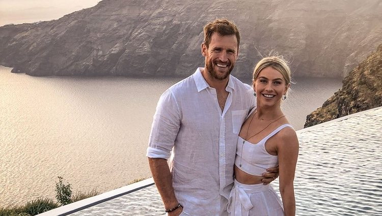 Julianne Hough y Brooks Laich en un viaje a Santorini/Instagram
