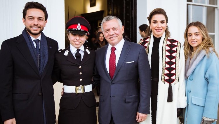 Salma Jordania junto con el resto de su familia en la graduación de la academia militar/ Foto: Instagram