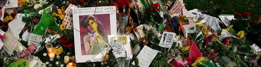 La familia y amigos de Amy Winehouse despiden a la cantante en un funeral privado en Londres