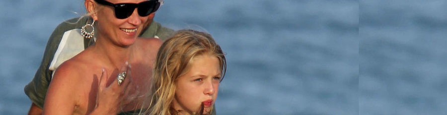 Kate Moss pasa sus vacaciones en Saint-Tropez junto a su hija Lila Grace y sin su marido Jamie Hince