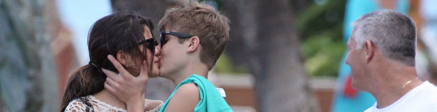 Justin Bieber y Selena Gomez se dejan llevar por la pasión en Hawai
