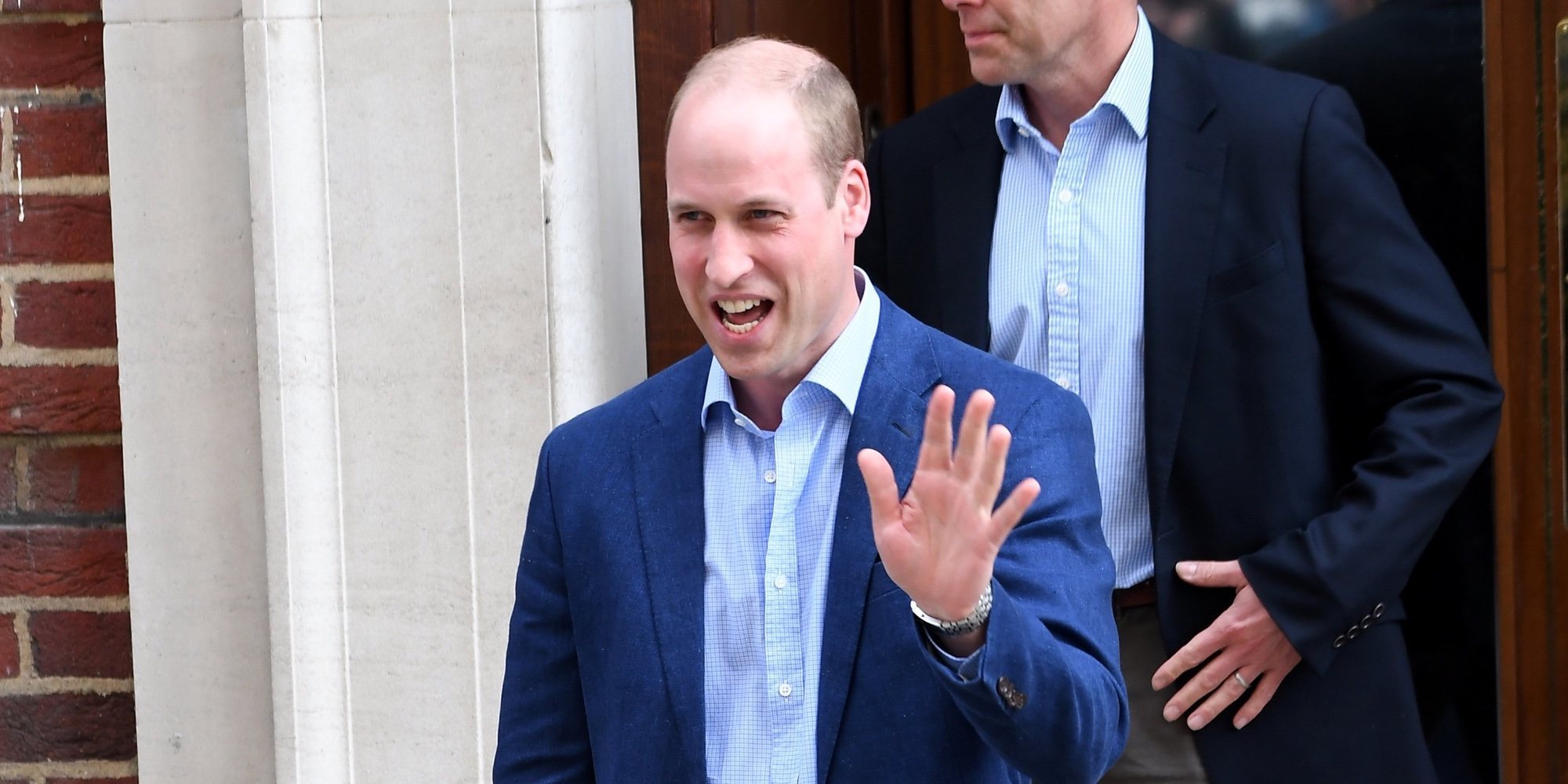 El Príncipe Guillermo usa la lengua de signos para una condecoración con la orden del Imperio Británico