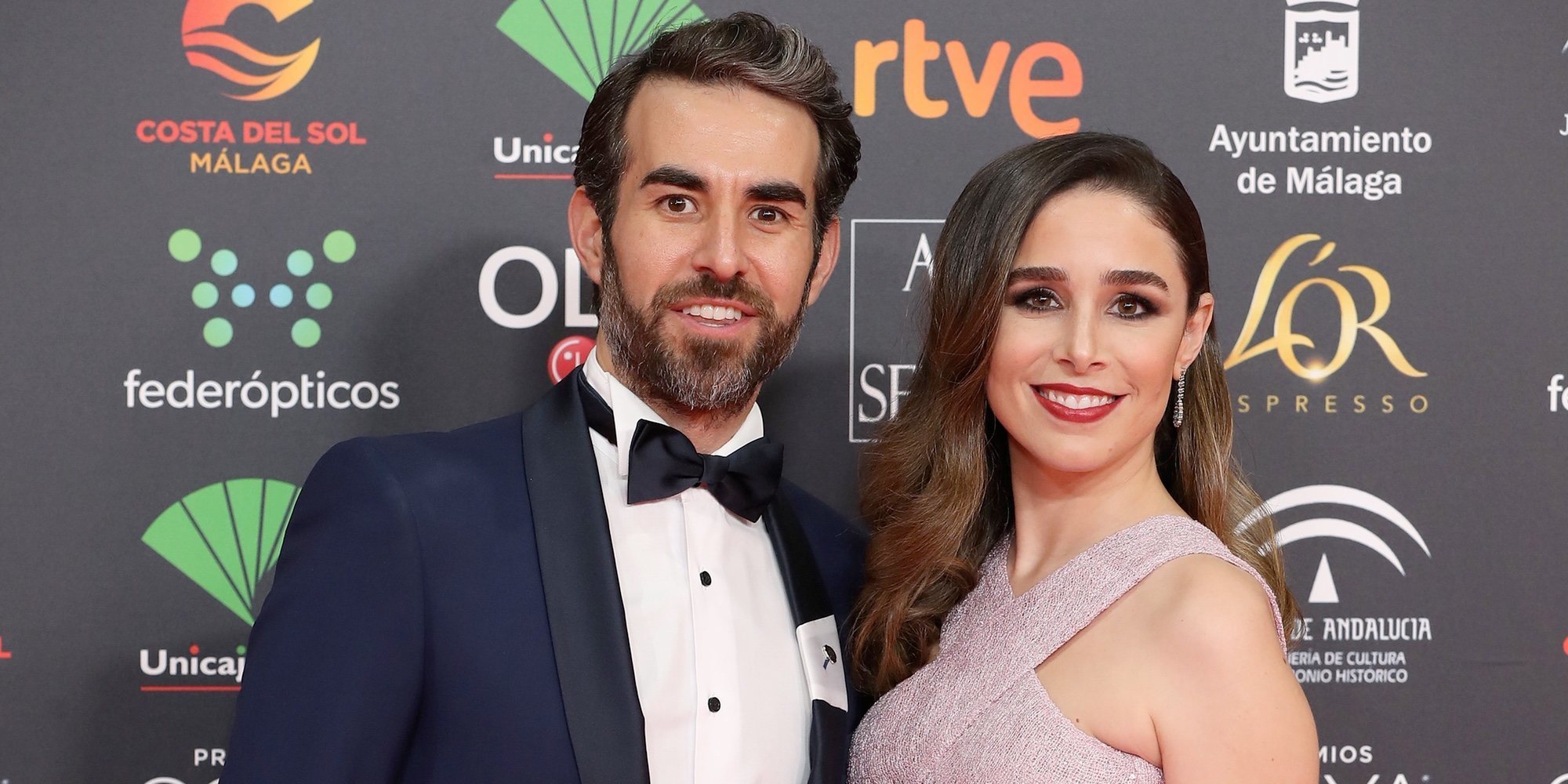 Candela Serrat presume de embarazo y de felicidad con Daniel Muriel en la alfombra roja de los Goya 2020