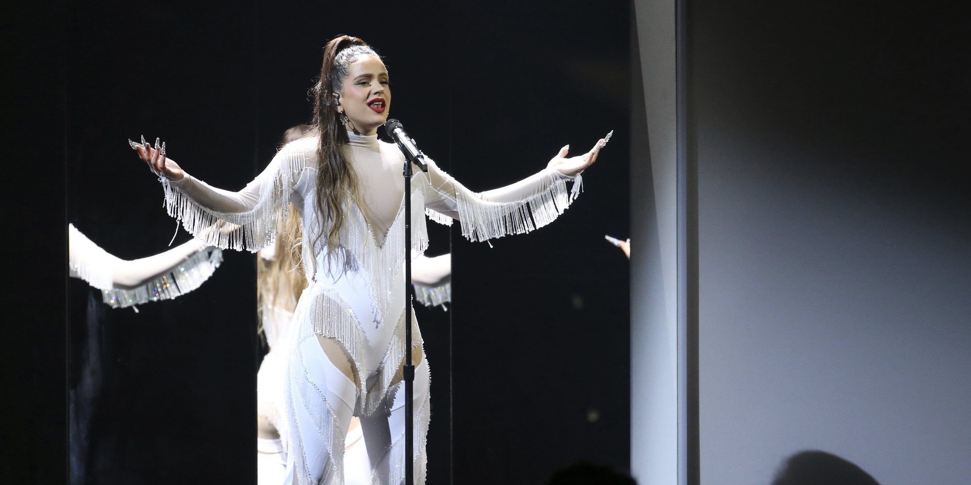 La criticada fiesta de Rosalía en un club striptease con billetes volando para celebrar los Grammy 2020