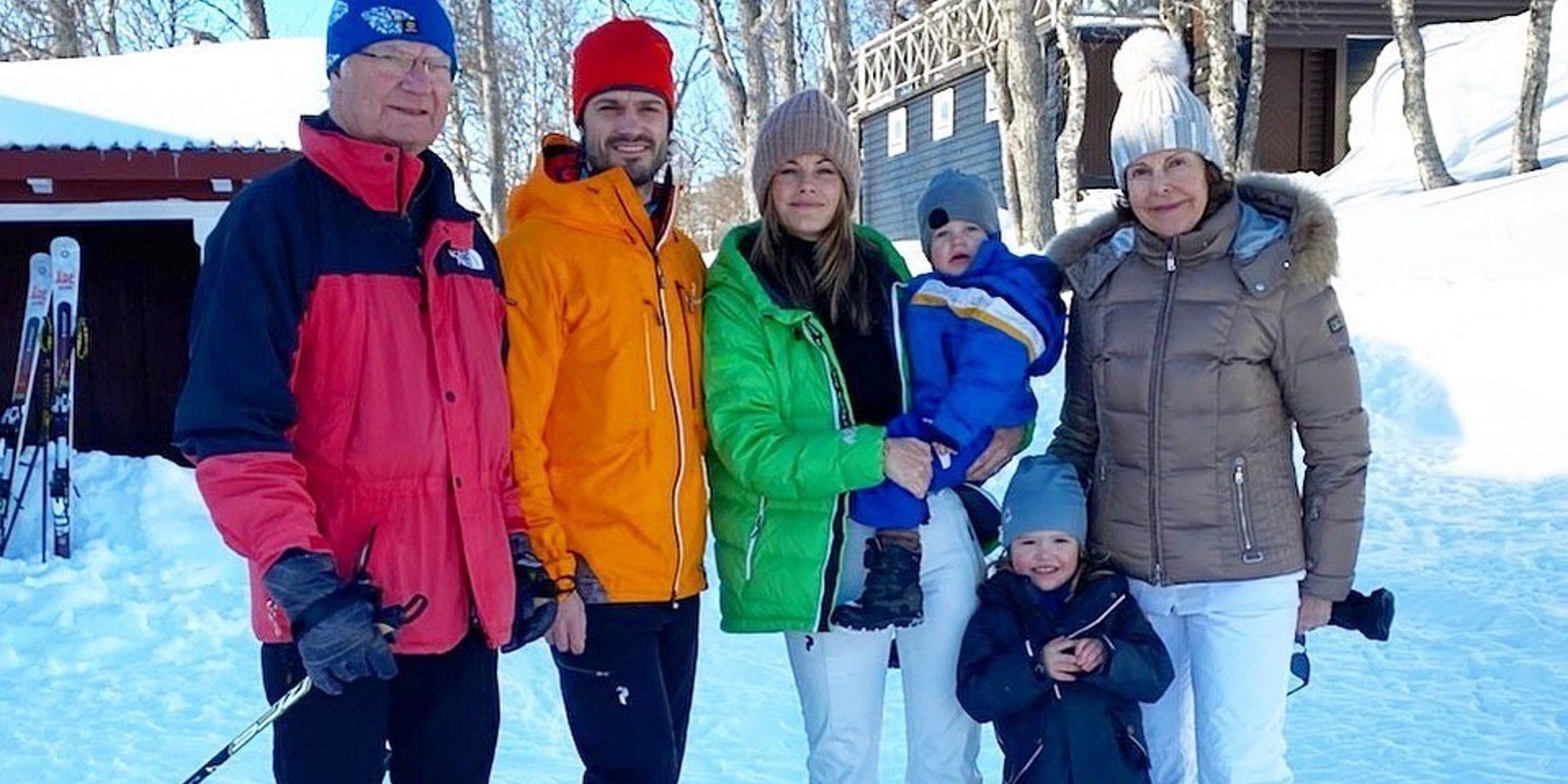 La escapada de la Familia Real Sueca para esquiar muestra a los casi invisibles Alejandro y Gabriel de Suecia