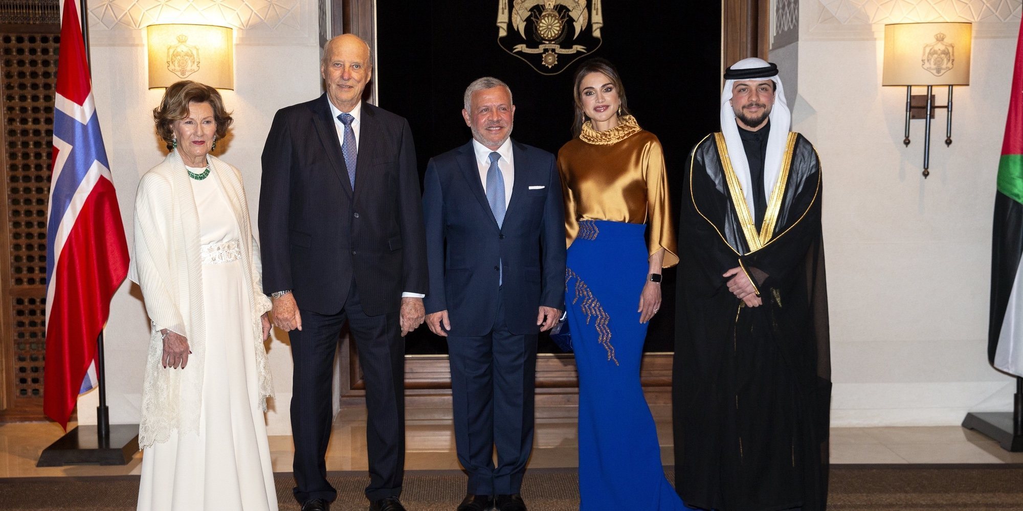 El esplendor de Rania de Jordania en la cena de gala por la Visita de Estado de Harald y Sonia de Noruega a Jordania