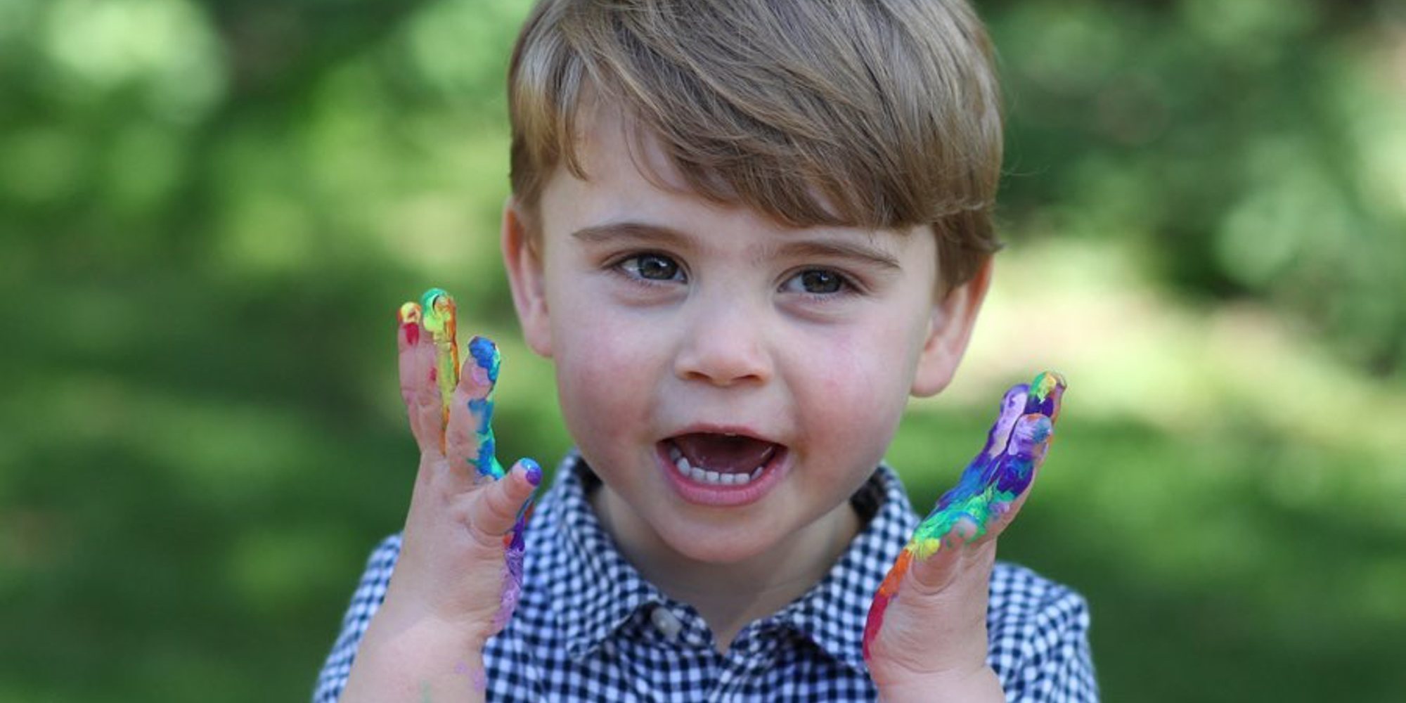 Las tiernas y divertidas fotografías del Príncipe Luis de Cambridge con motivo de su segundo cumpleaños